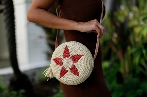 Clamshell Flower Round Straw Crossbody Bag